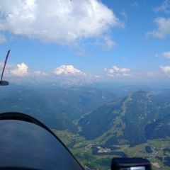 Flugwegposition um 15:38:07: Aufgenommen in der Nähe von Gemeinde Kössen, Österreich in 2088 Meter